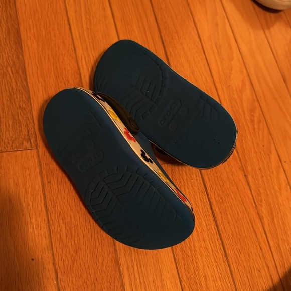 Crocs Mickey Mouse size 9 - Picture 4 of 5